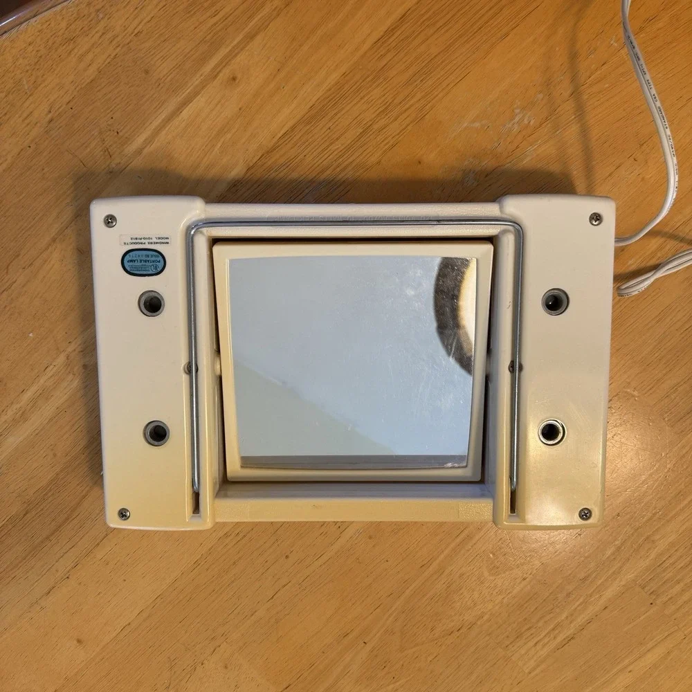 Windmere  Lighted Beige Vintage Tabletop Make-up Mirror Rectangular